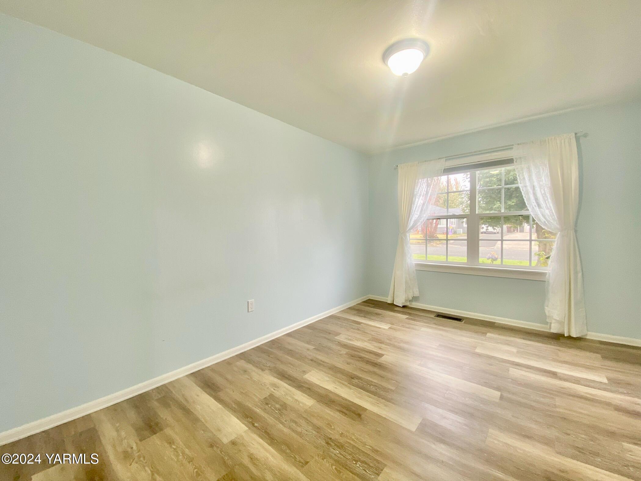 1009 S 26th Ave