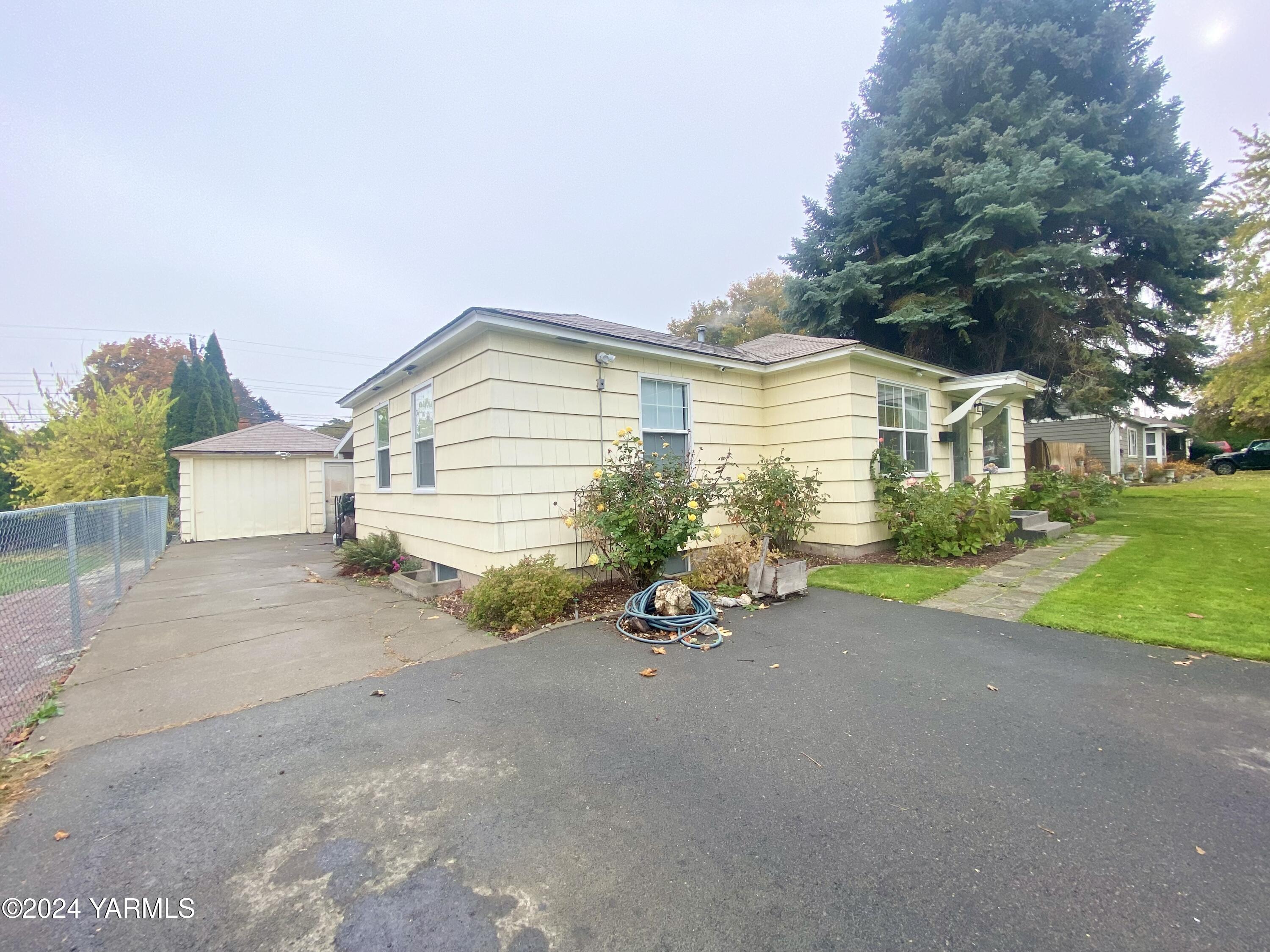 1009 S 26th Ave