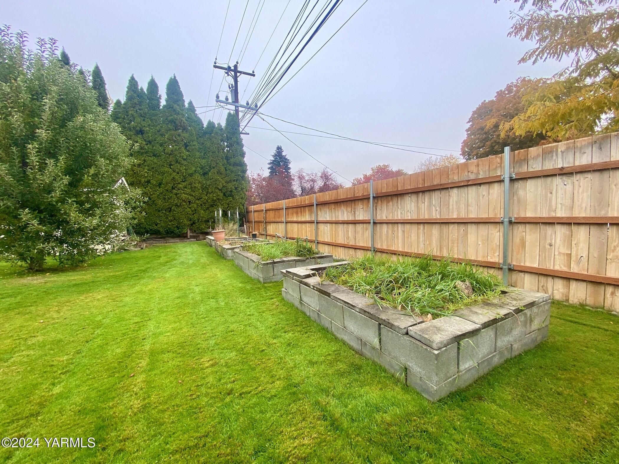 1009 S 26th Ave
