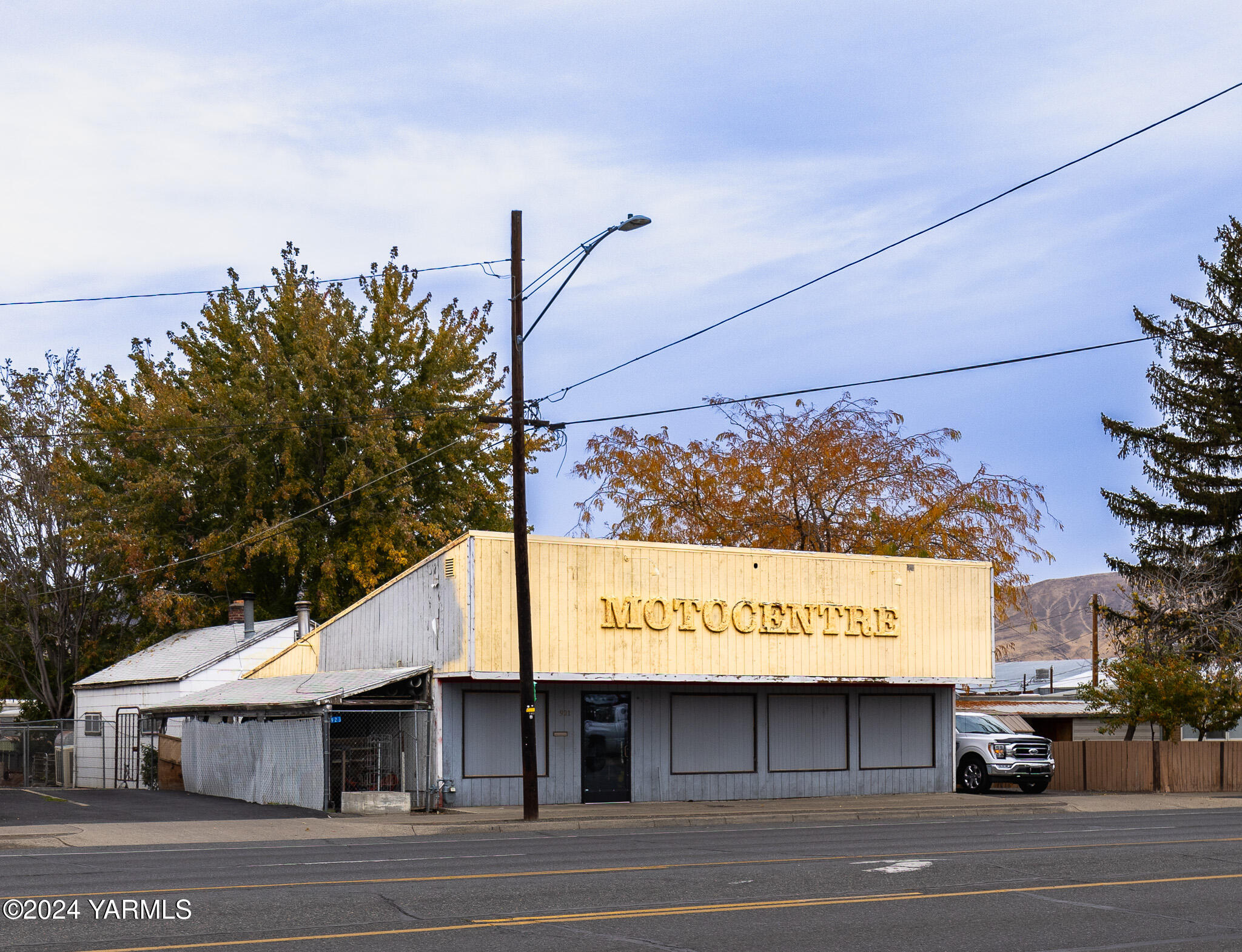 921 Fruitvale Blvd
