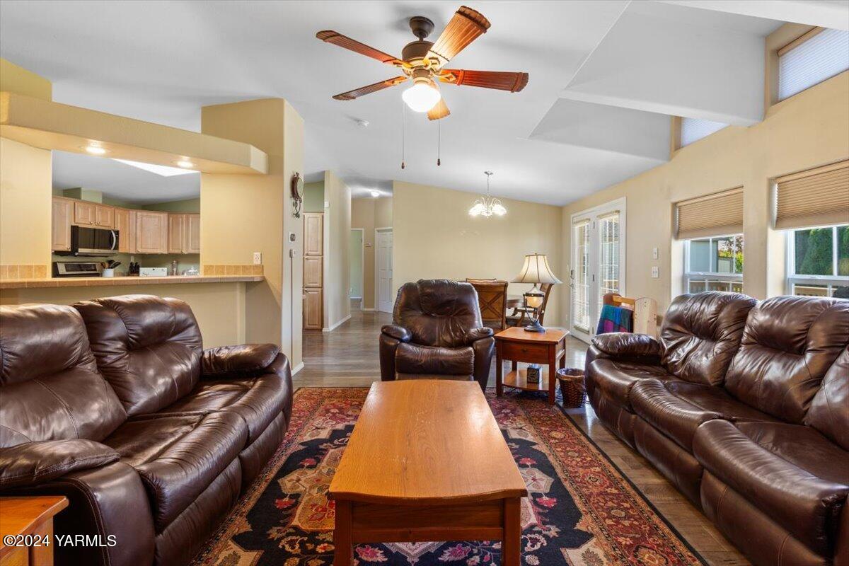 50 Hobby Horse Ln