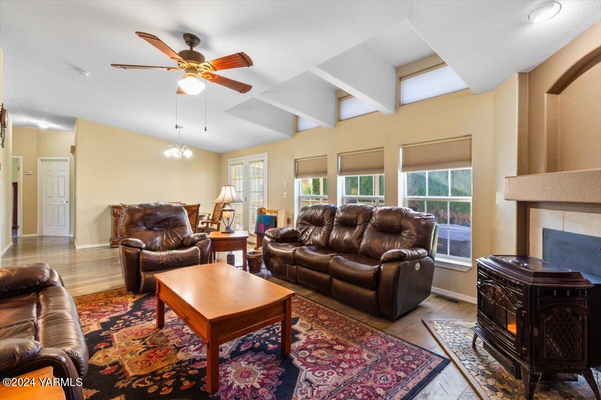 50 Hobby Horse Ln