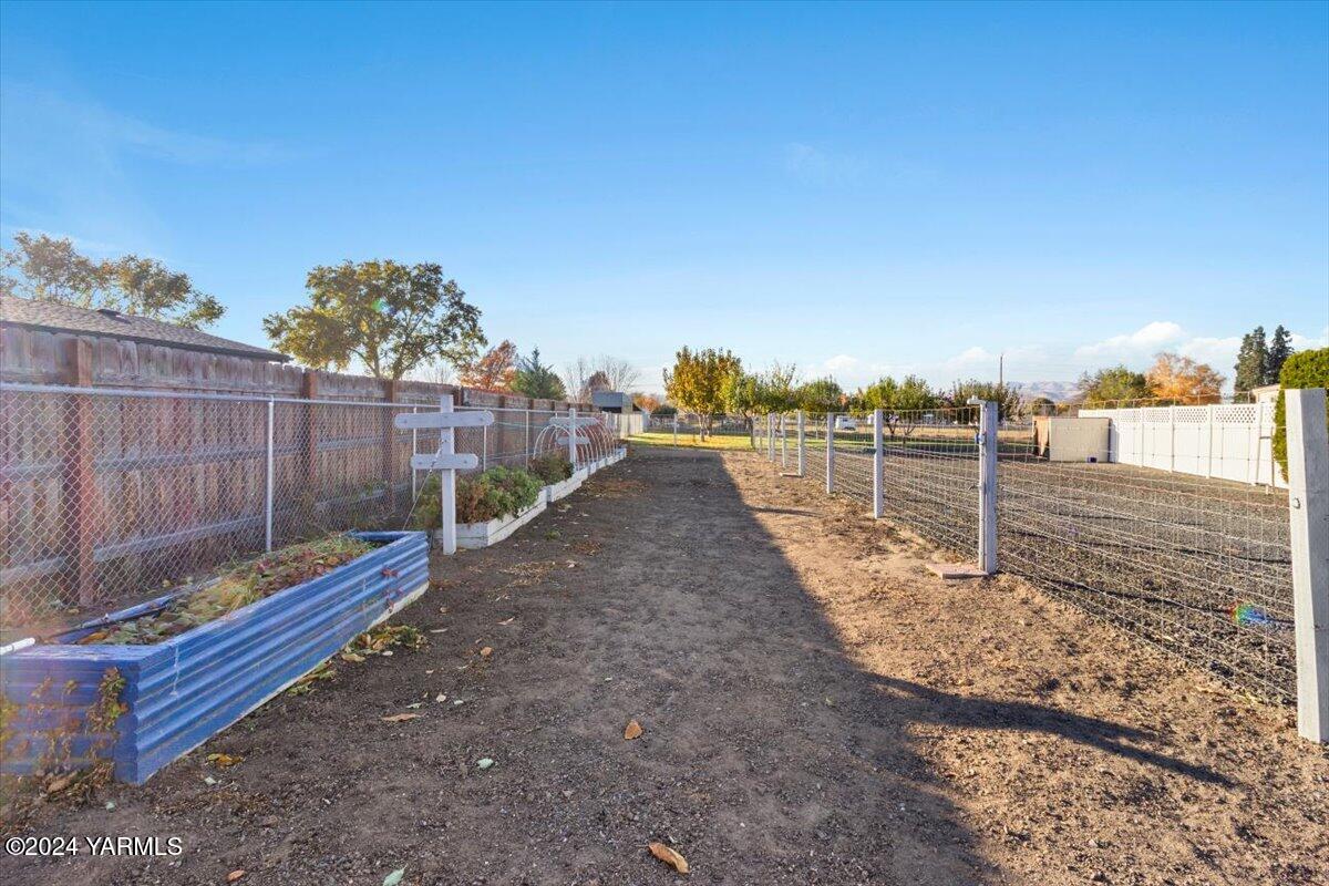 50 Hobby Horse Ln