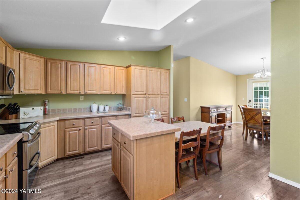 50 Hobby Horse Ln