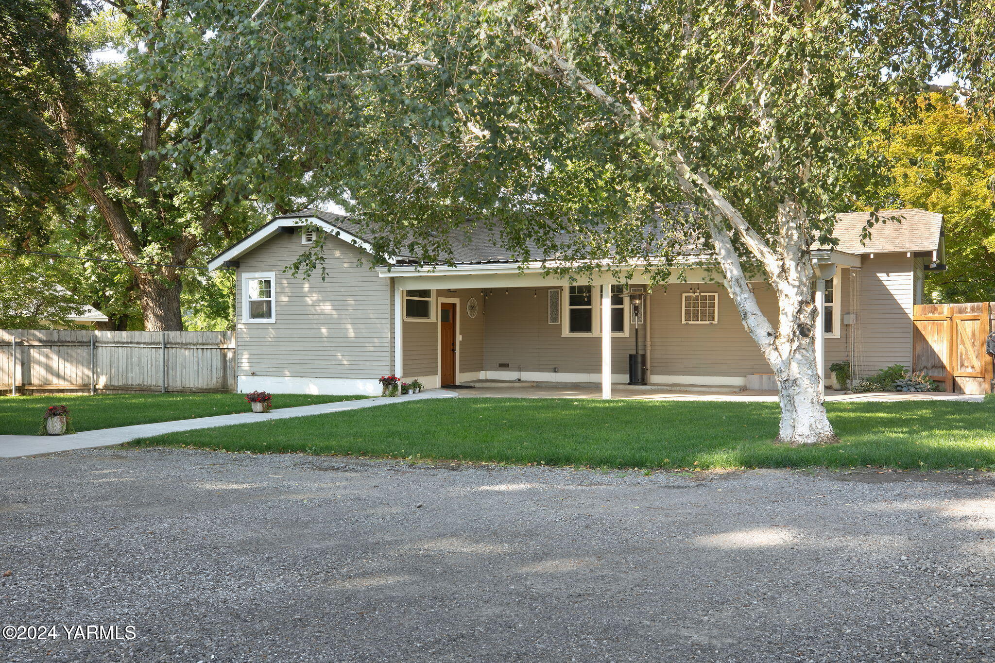 923 S 25th Ave