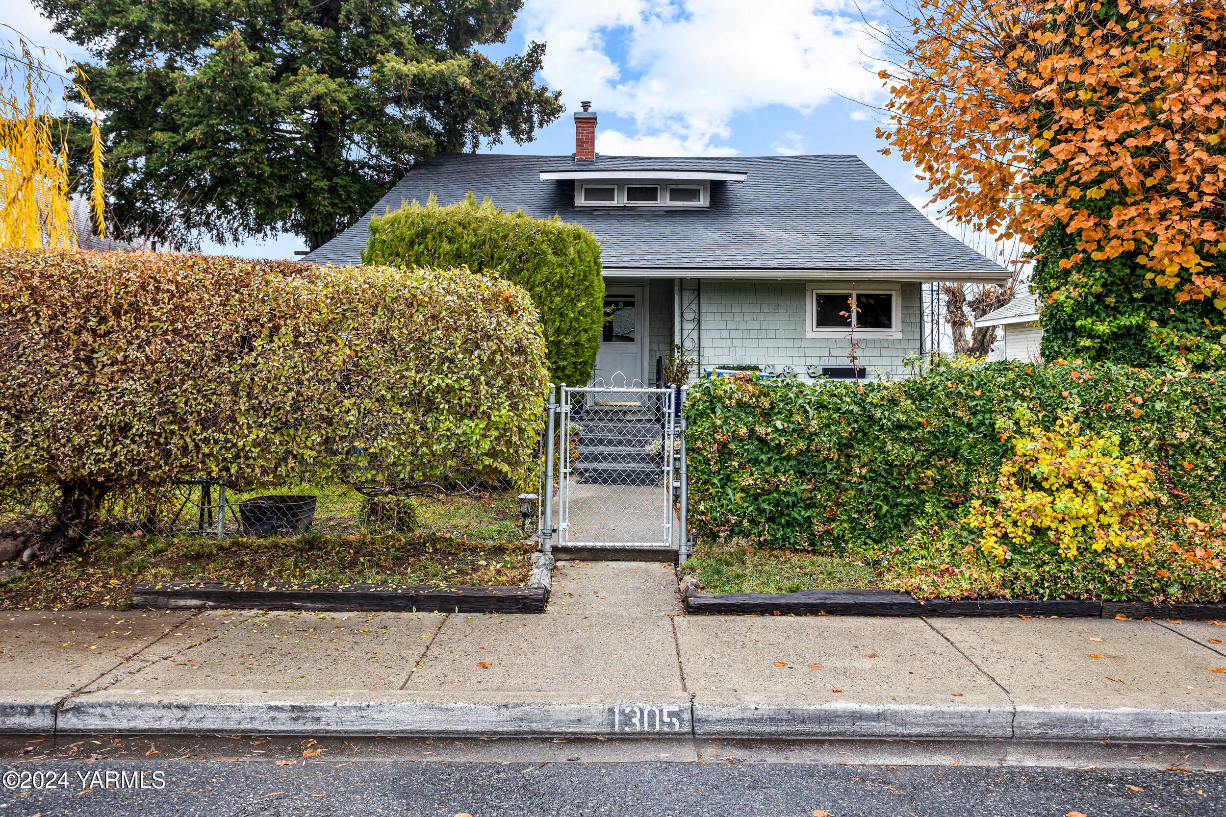 1305 S 8th St