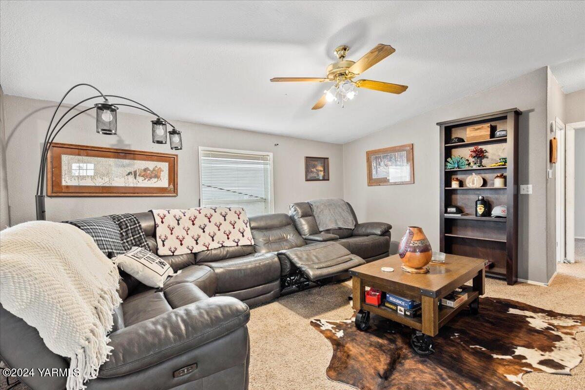 231 Windy Ridge Ln