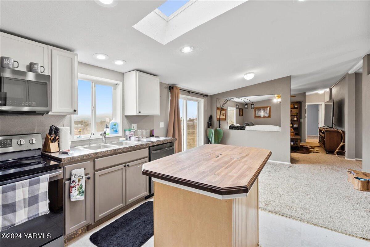 231 Windy Ridge Ln