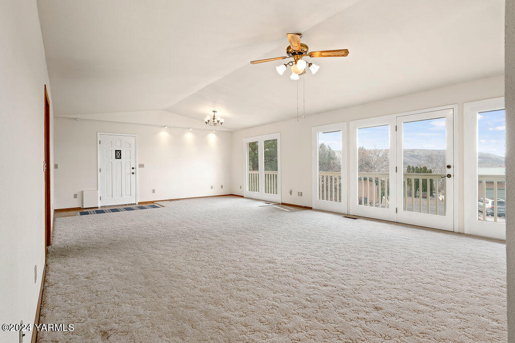 2580 E Selah Rd