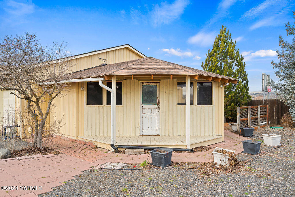 2580 E Selah Rd