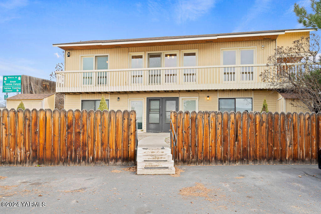 2580 E Selah Rd