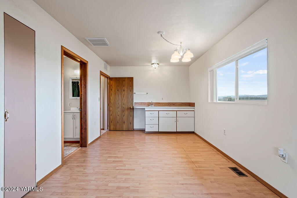 2580 E Selah Rd