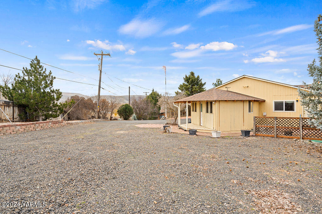 2580 E Selah Rd