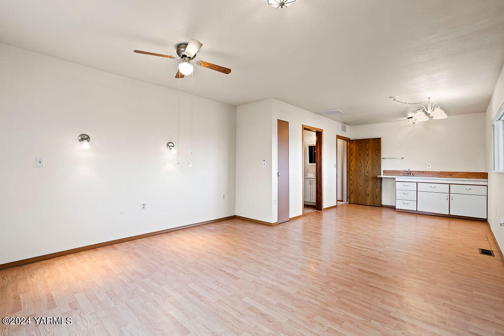 2580 E Selah Rd
