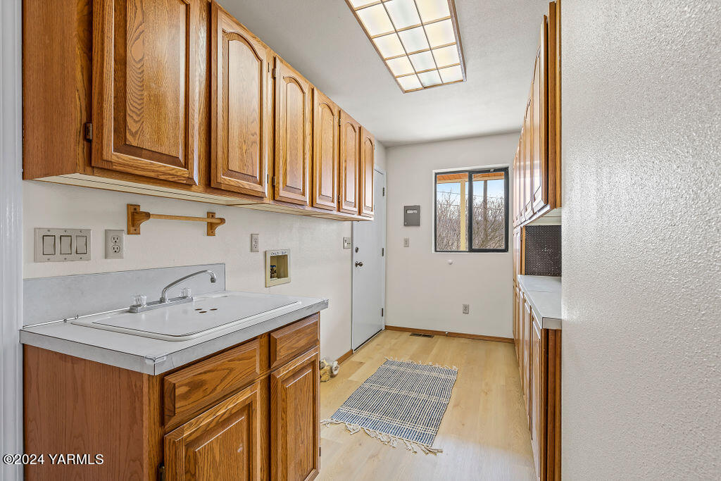 2580 E Selah Rd