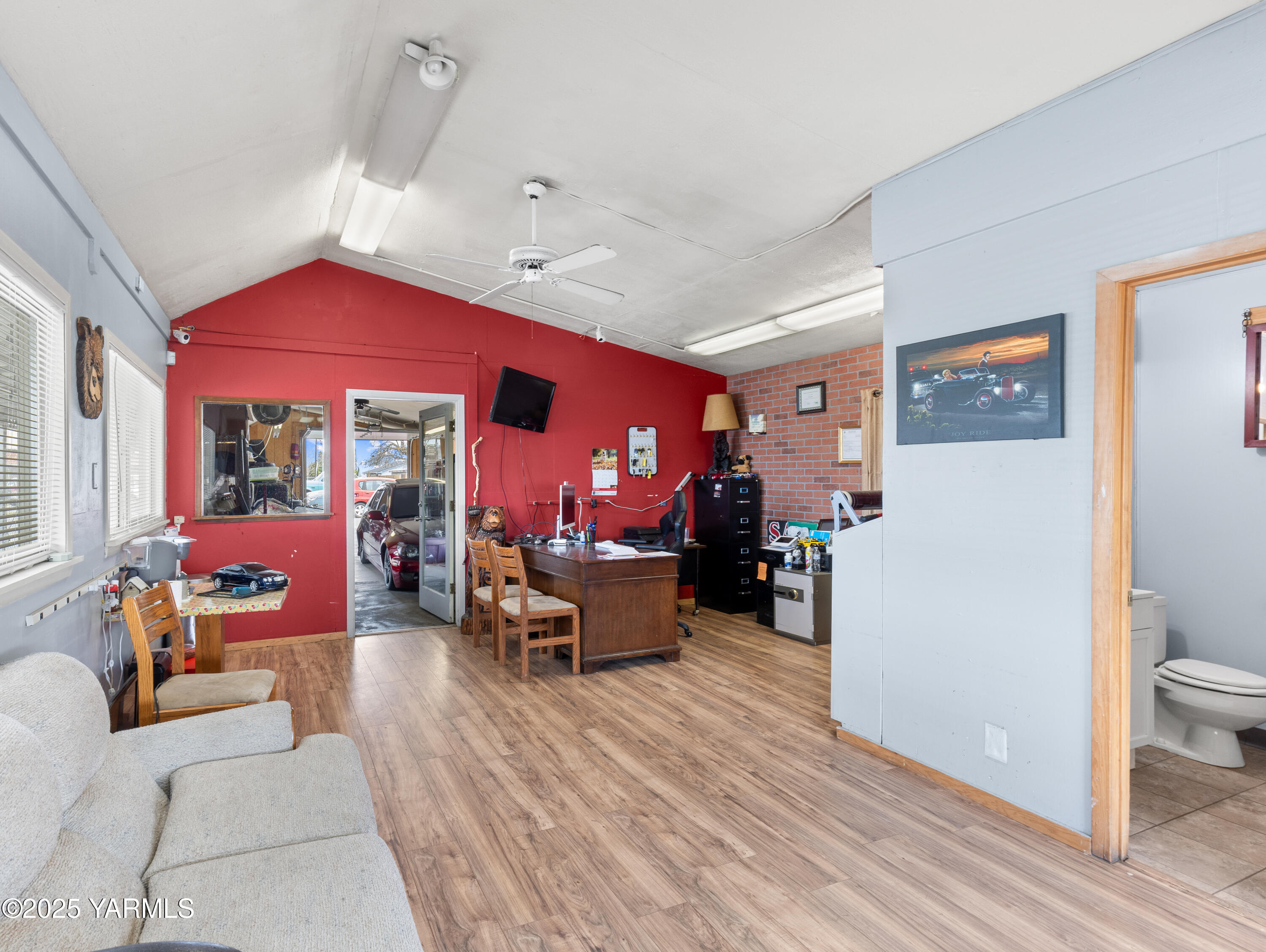 1103 S 3rd Ave