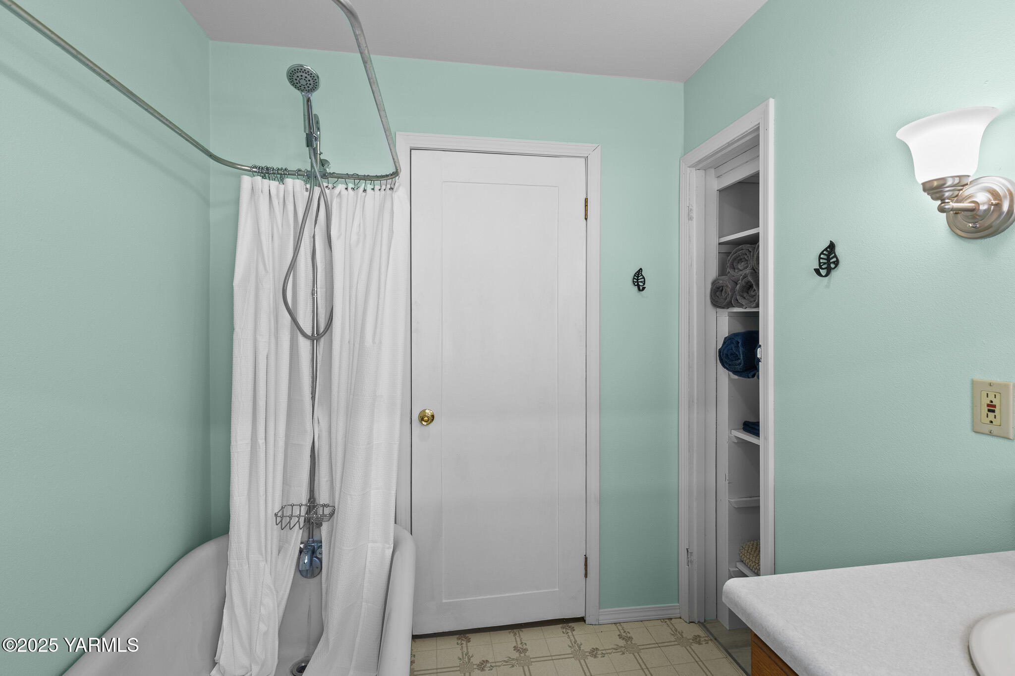 318 S 13th Ave