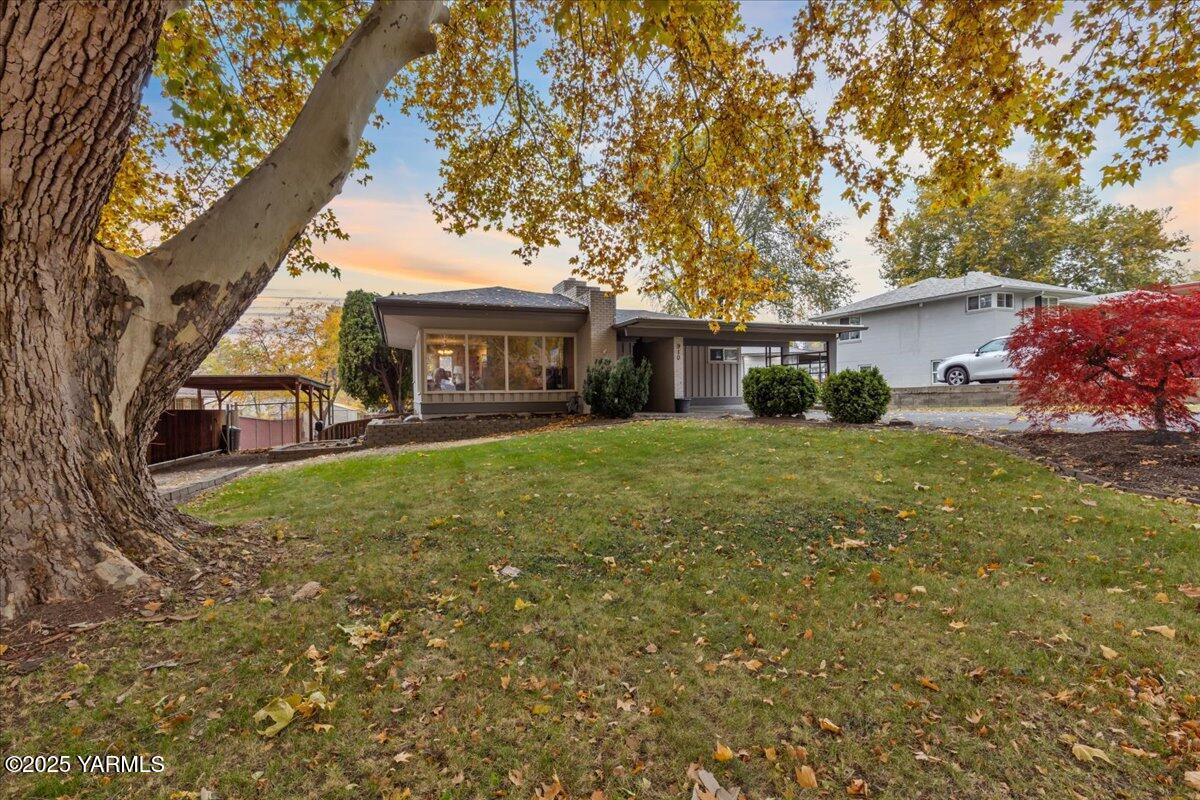 910 S 23rd Ave