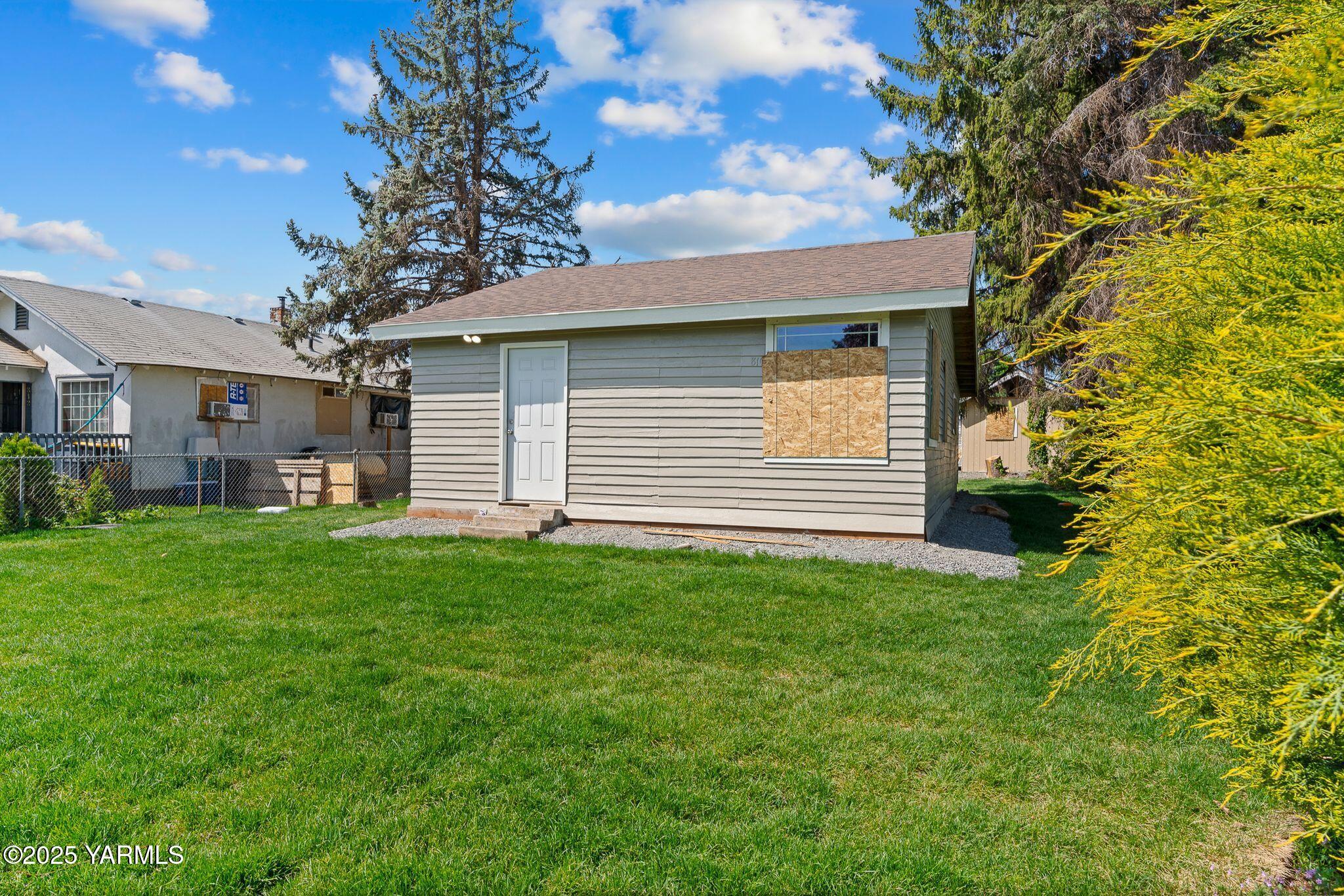 810 S 6th Ave