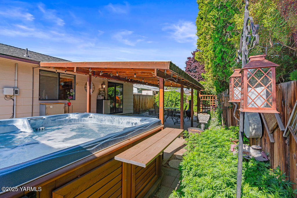 2605 Loren Ct