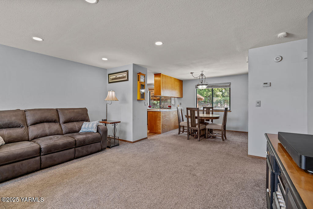 2605 Loren Ct