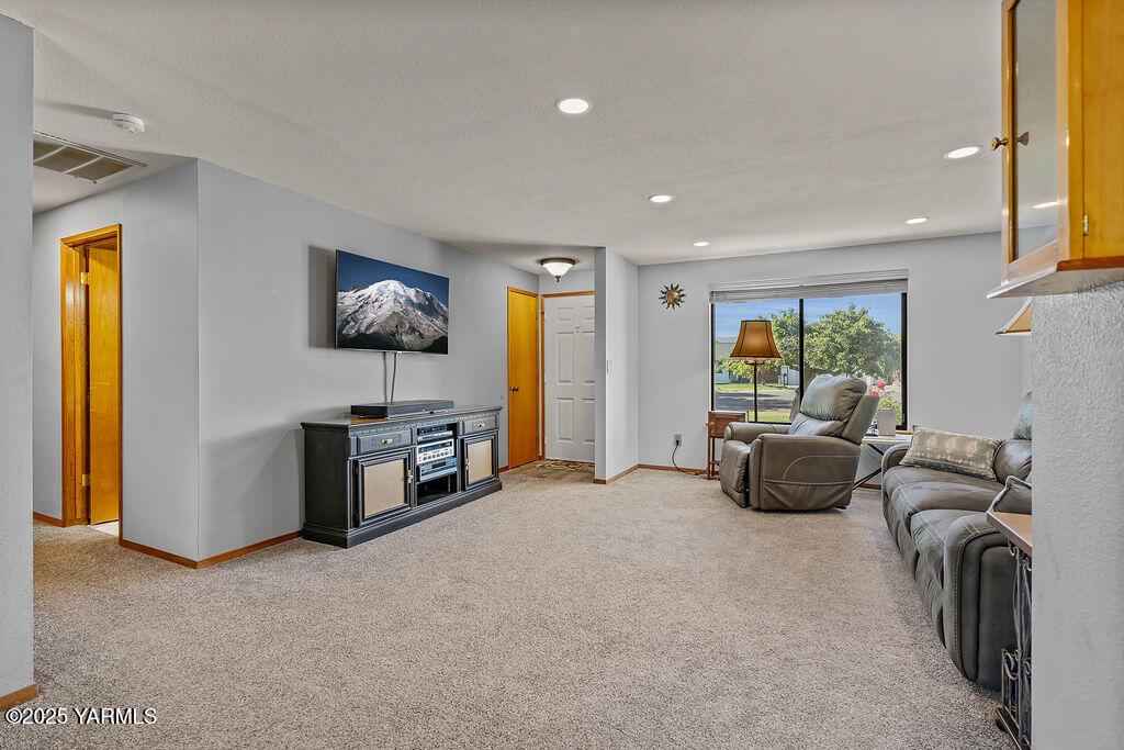 2605 Loren Ct