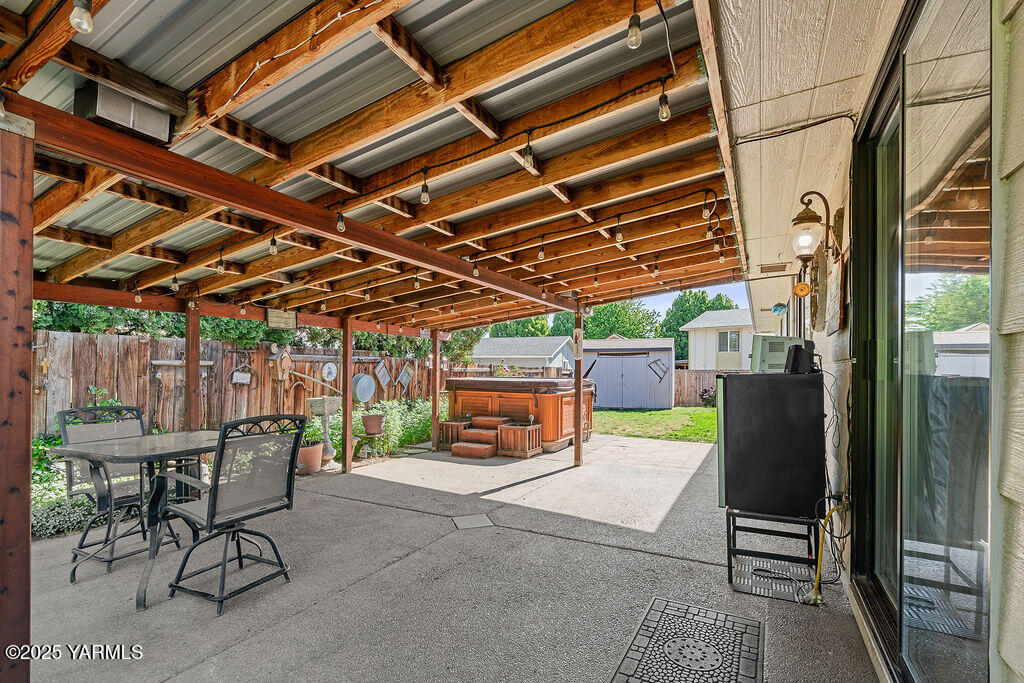 2605 Loren Ct