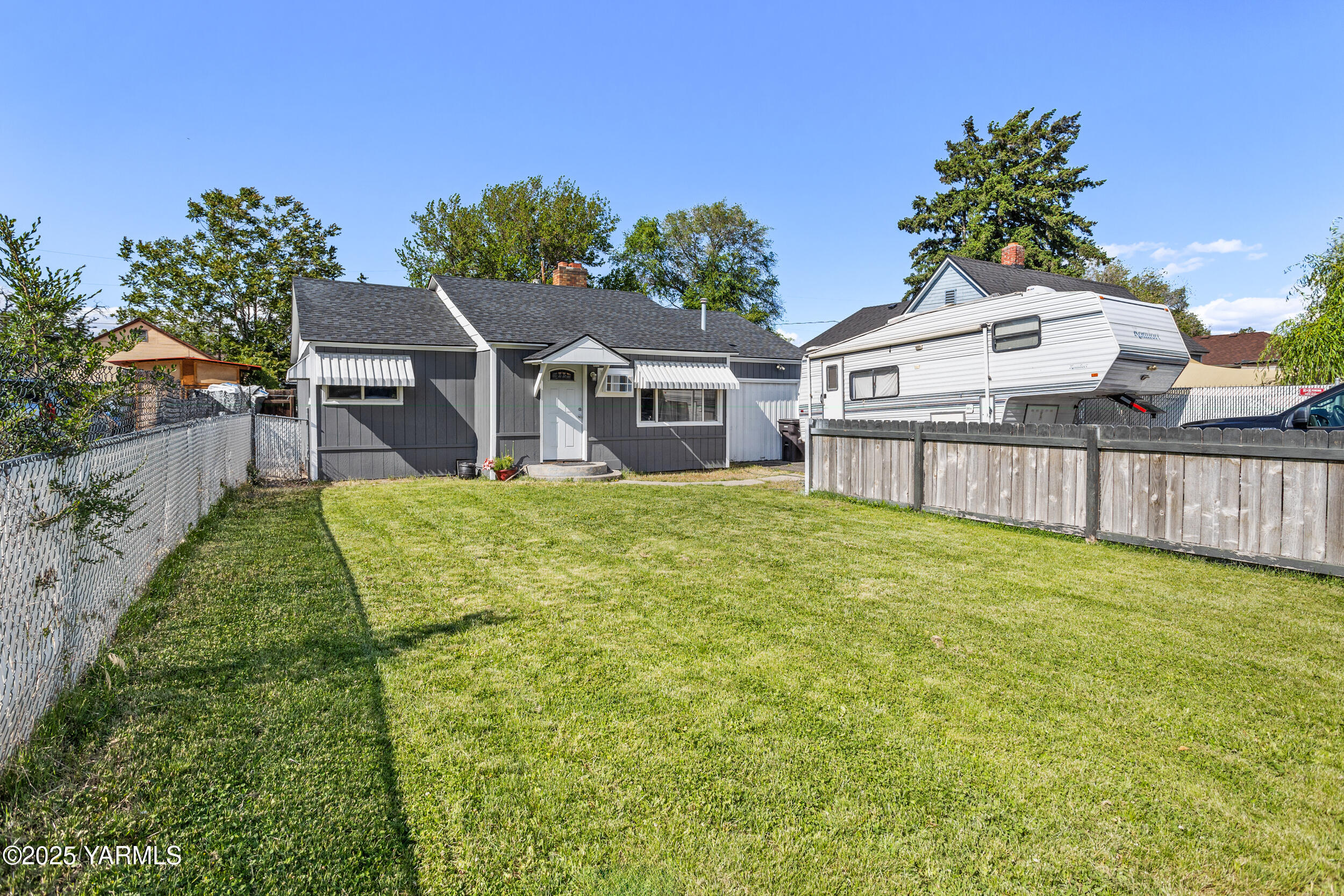1523 Roosevelt Ave