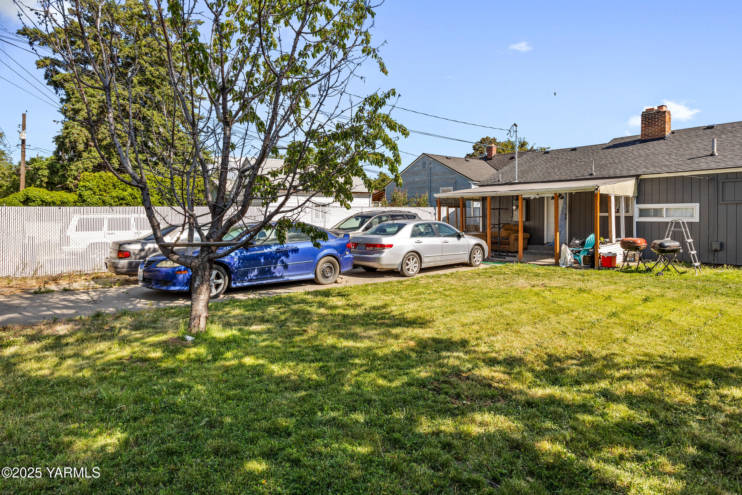 1523 Roosevelt Ave