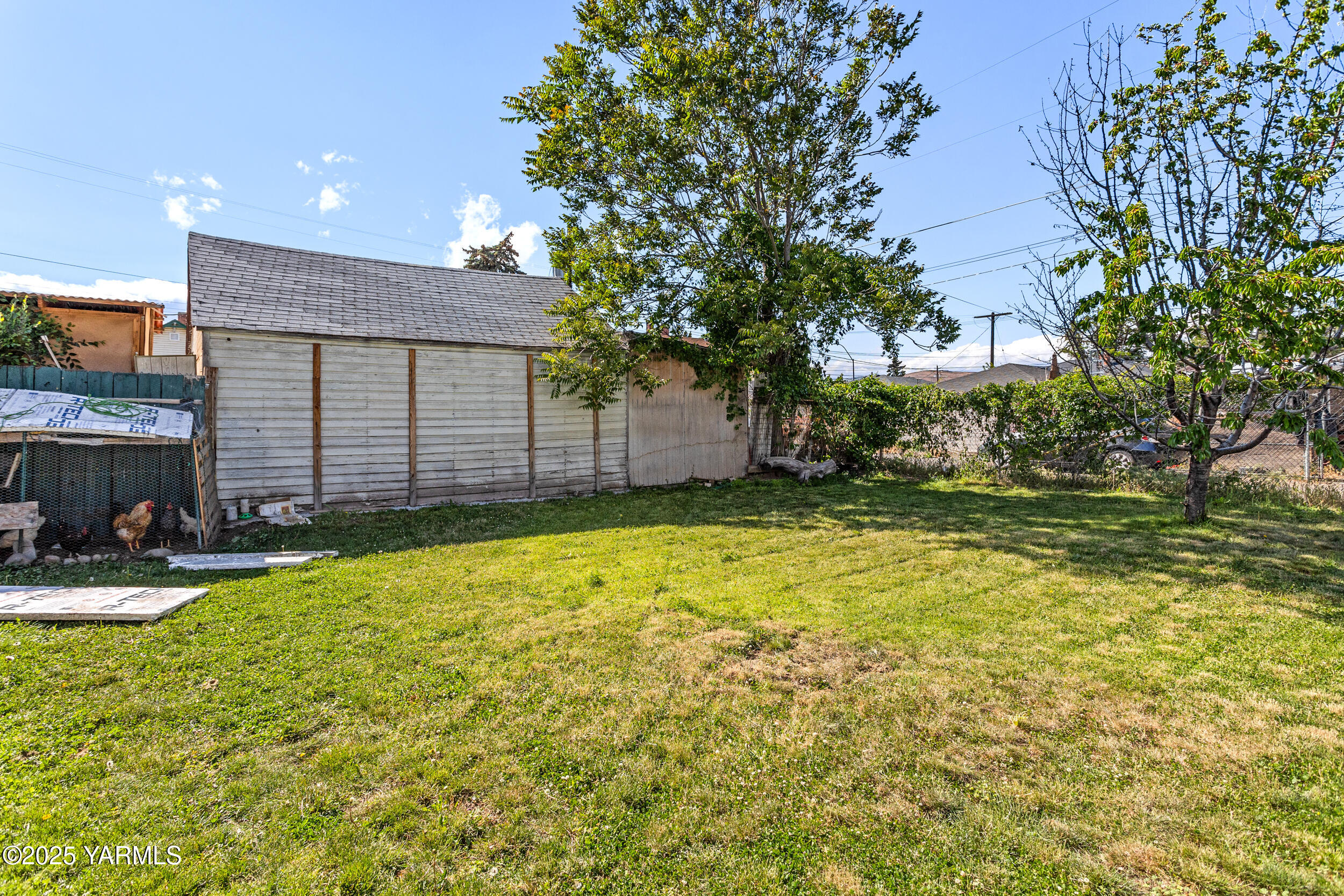1523 Roosevelt Ave