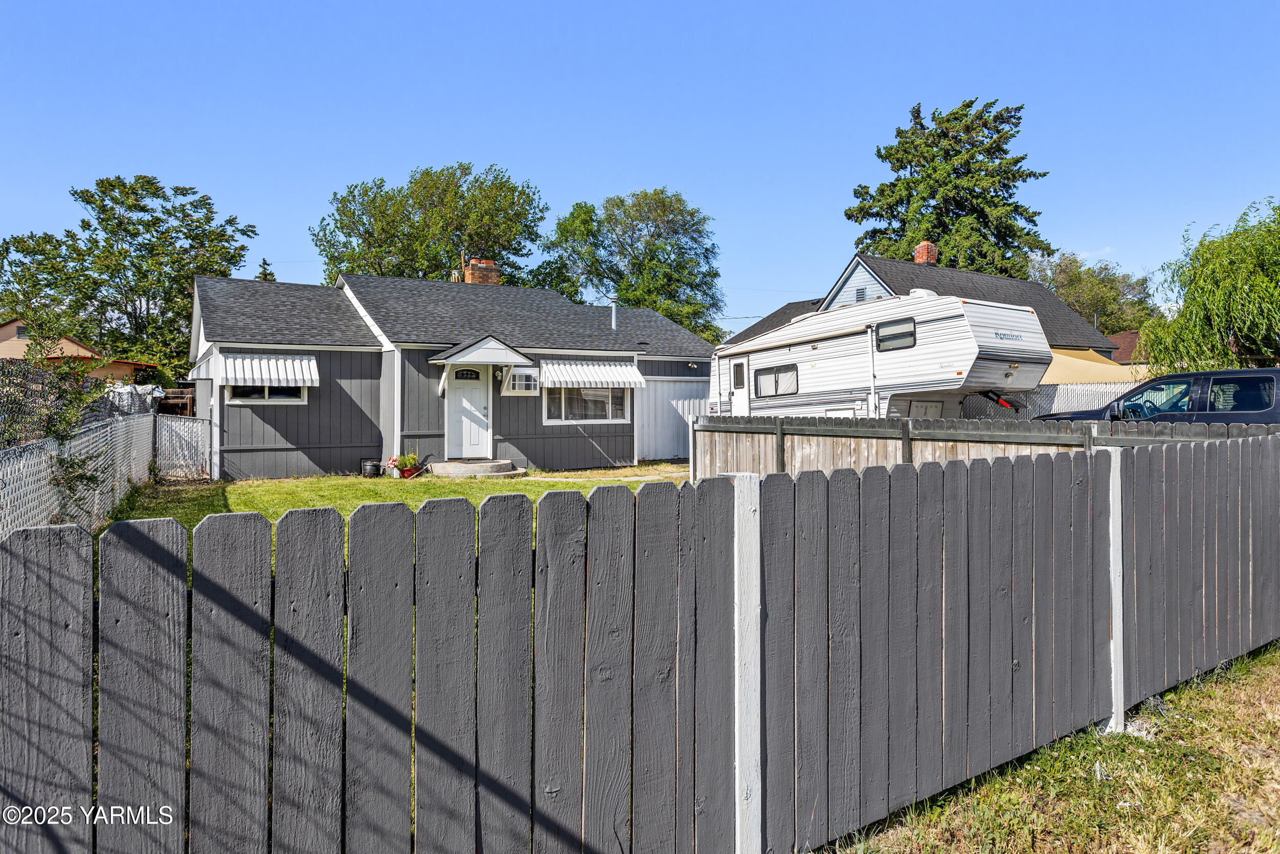 1523 Roosevelt Ave