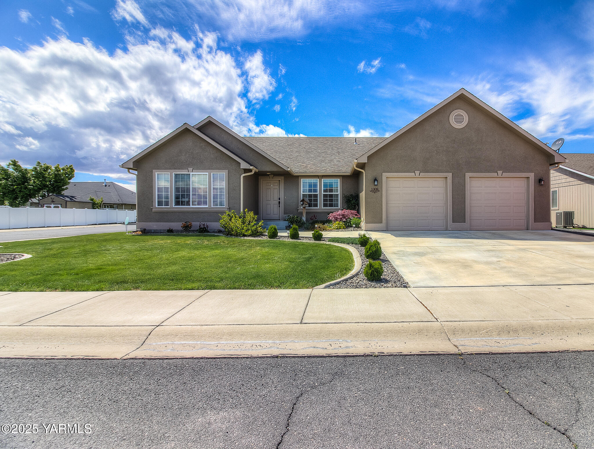 1008 S 90th Ave