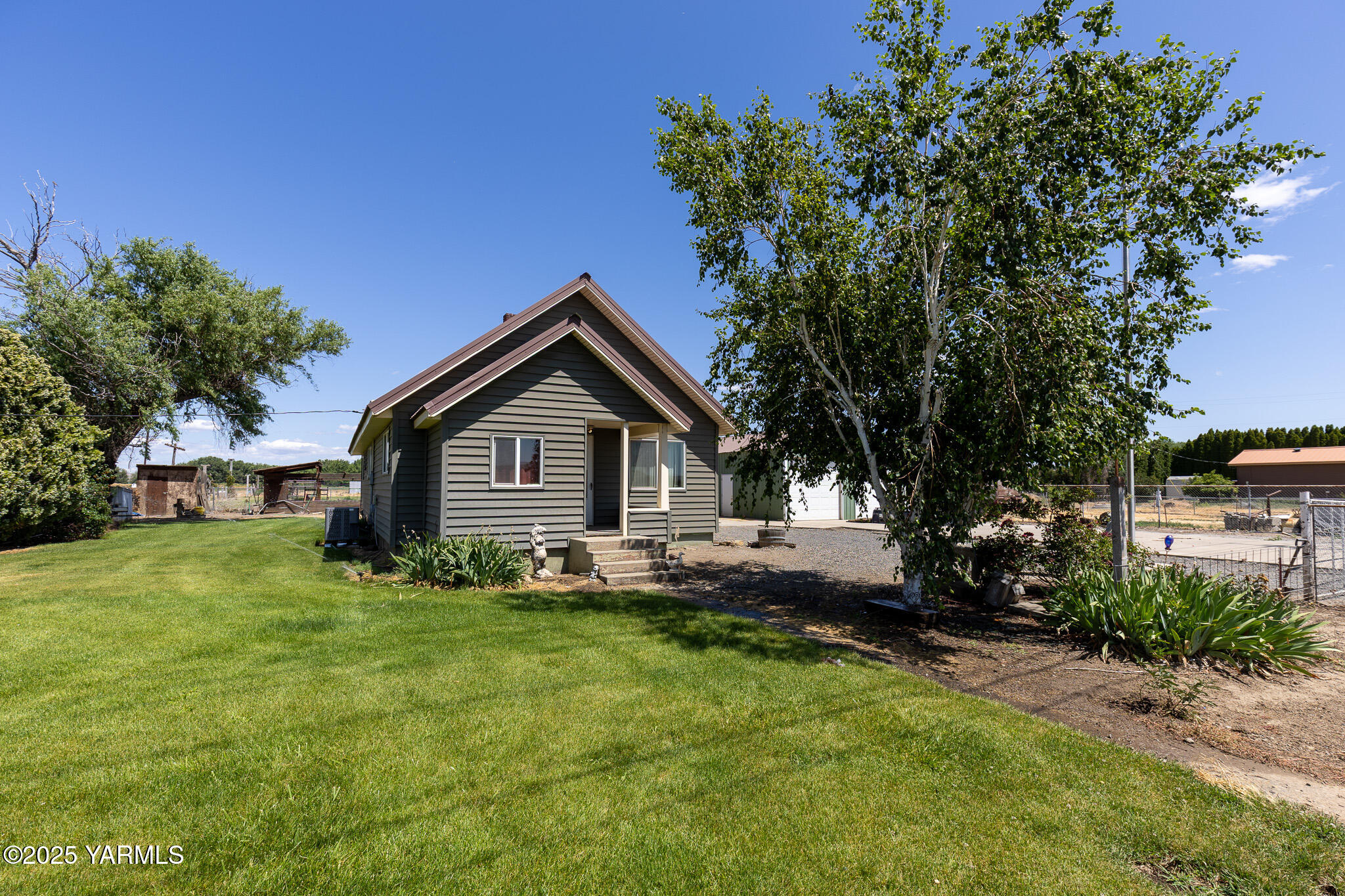 1081&1101 E McDonald Rd