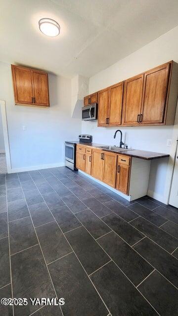 105 W B St
