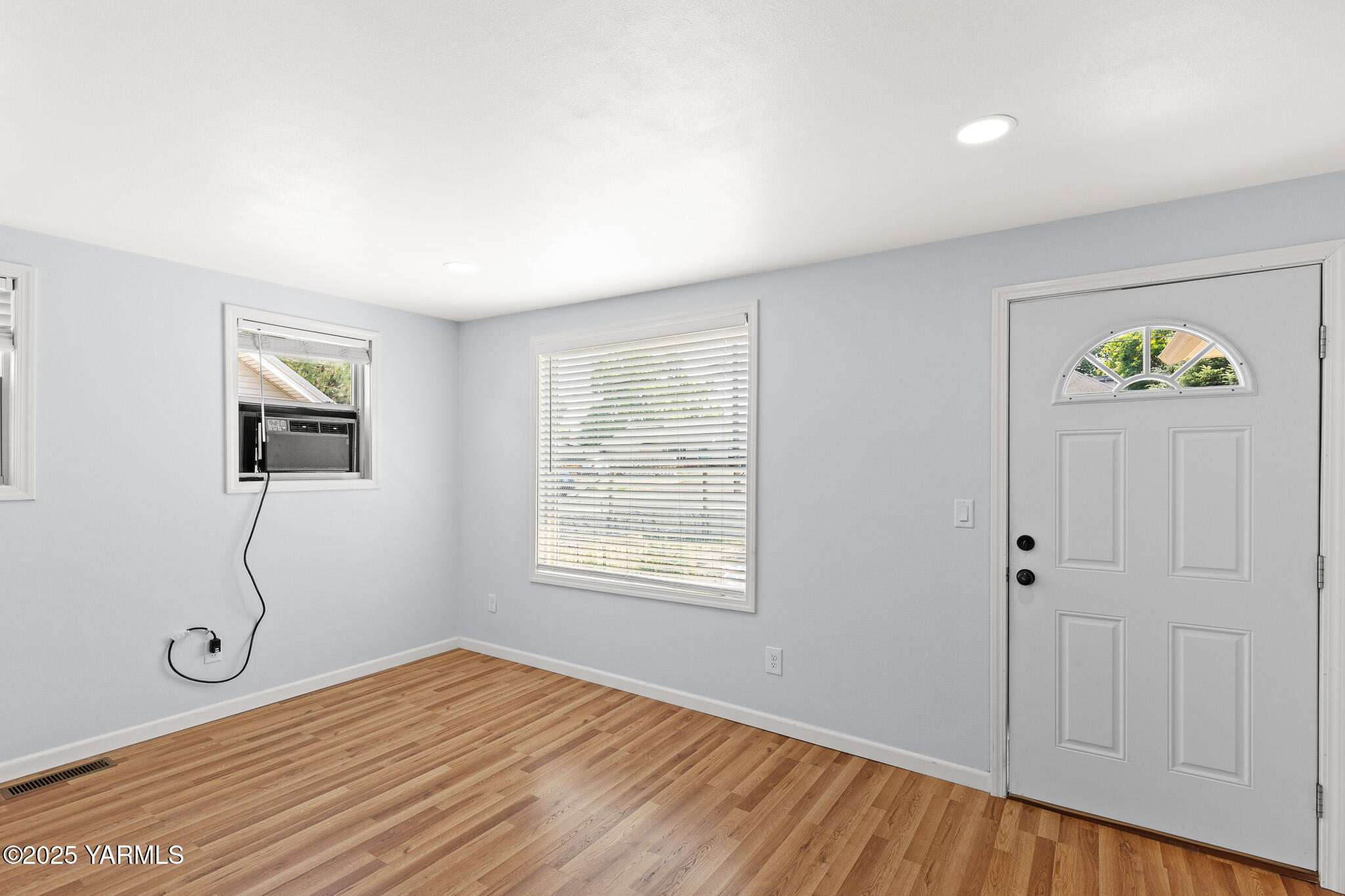 907 W Fremont Ave