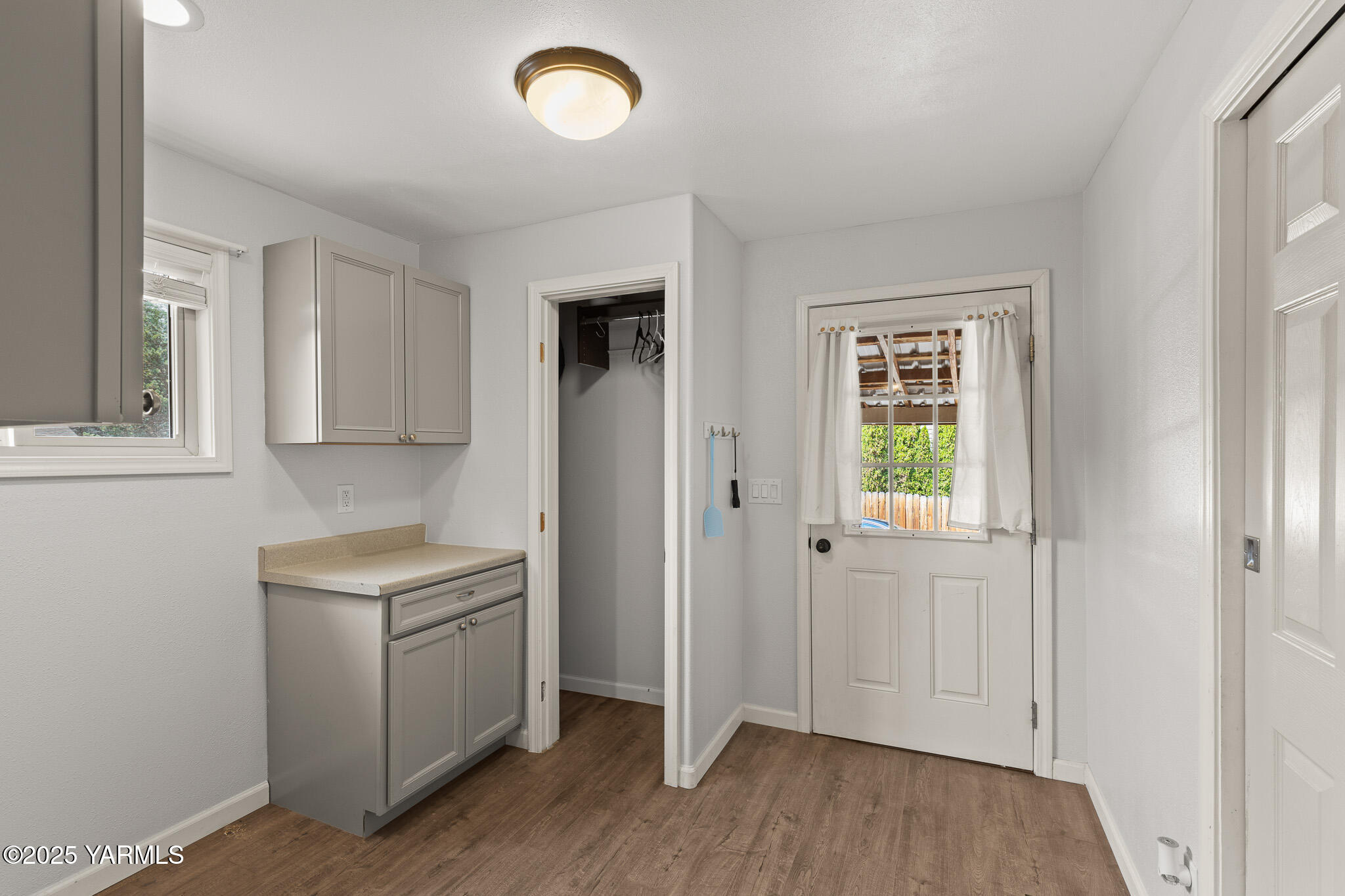 907 W Fremont Ave