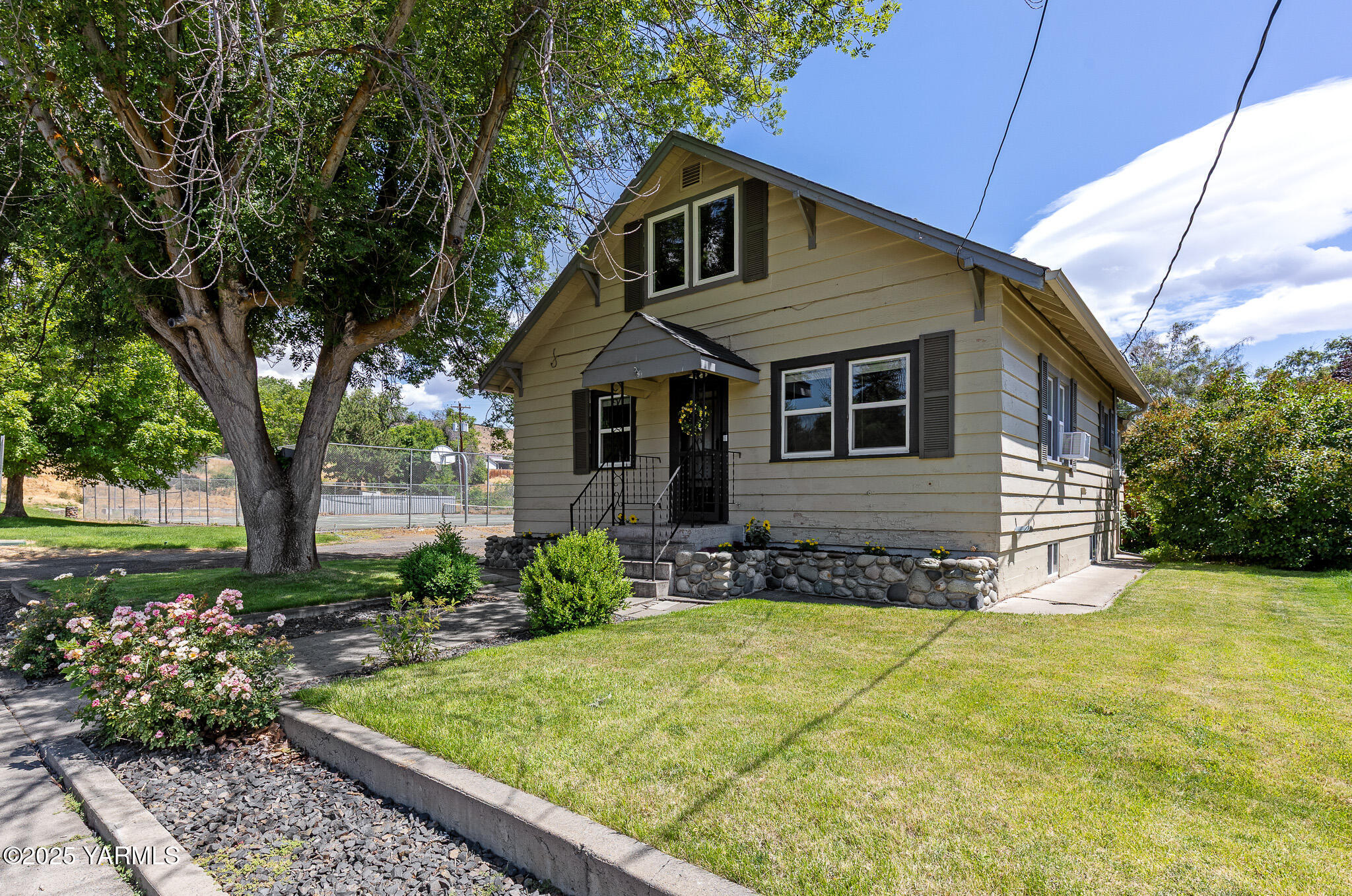 319 Naches Ave