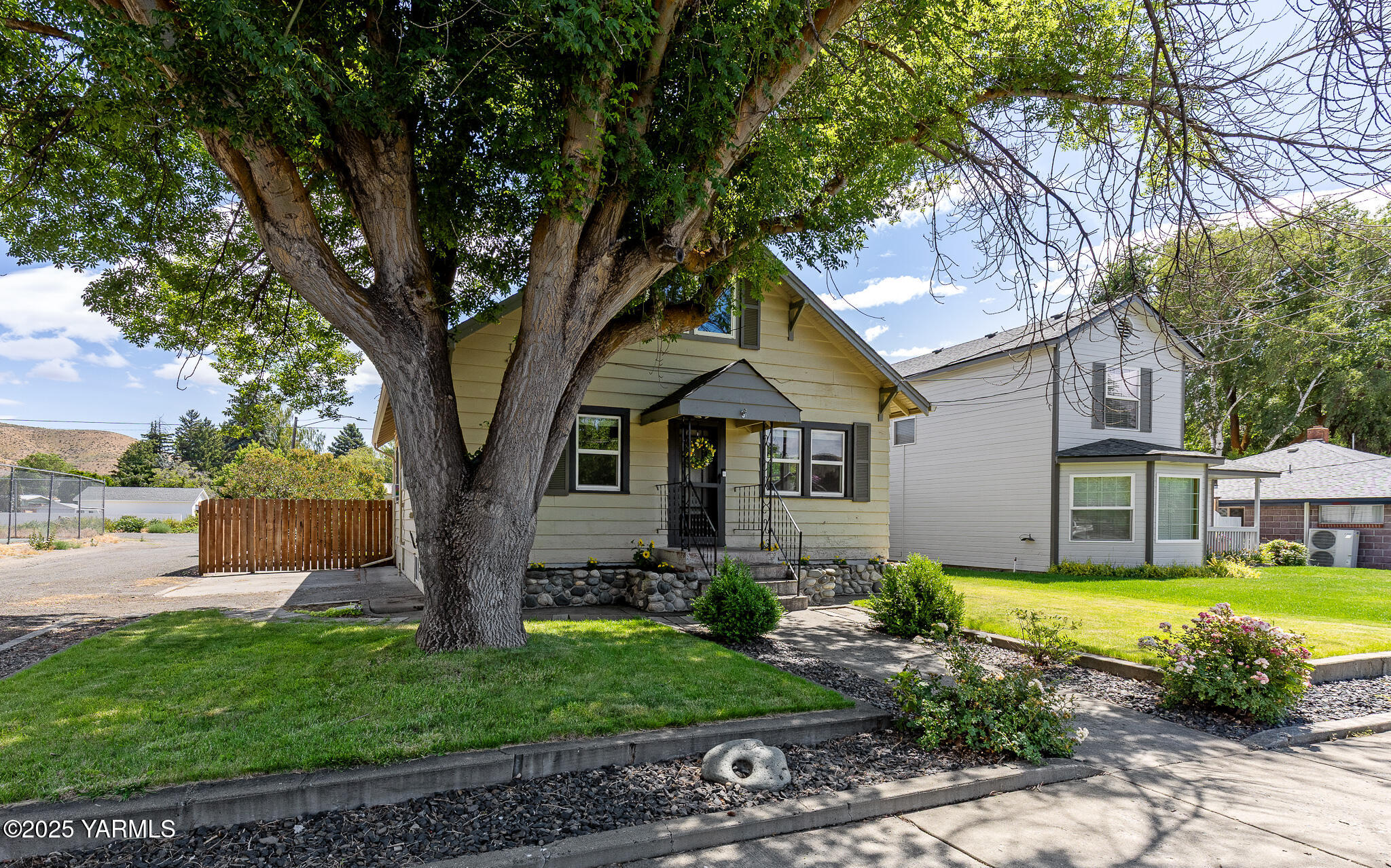 319 Naches Ave