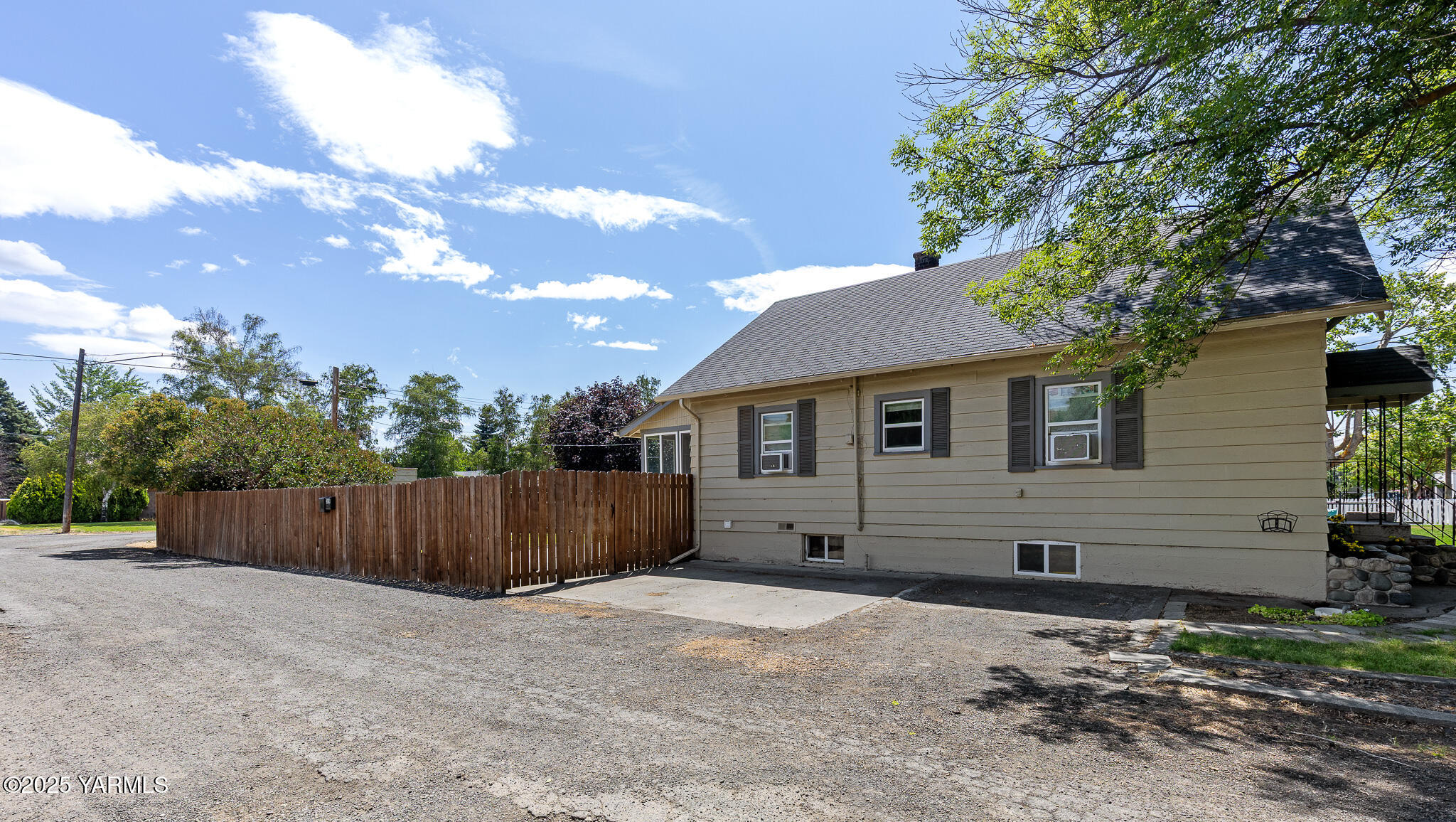 319 Naches Ave