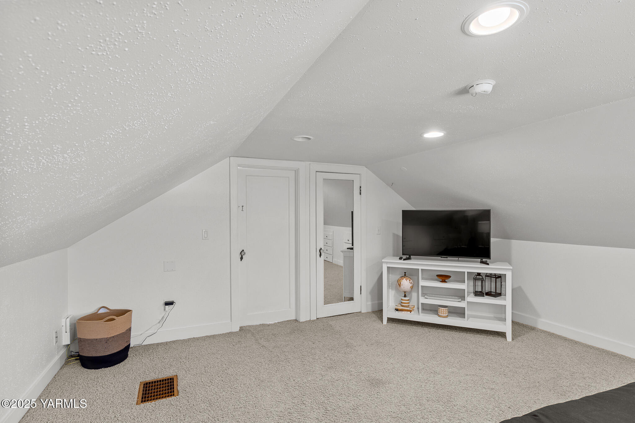 319 Naches Ave