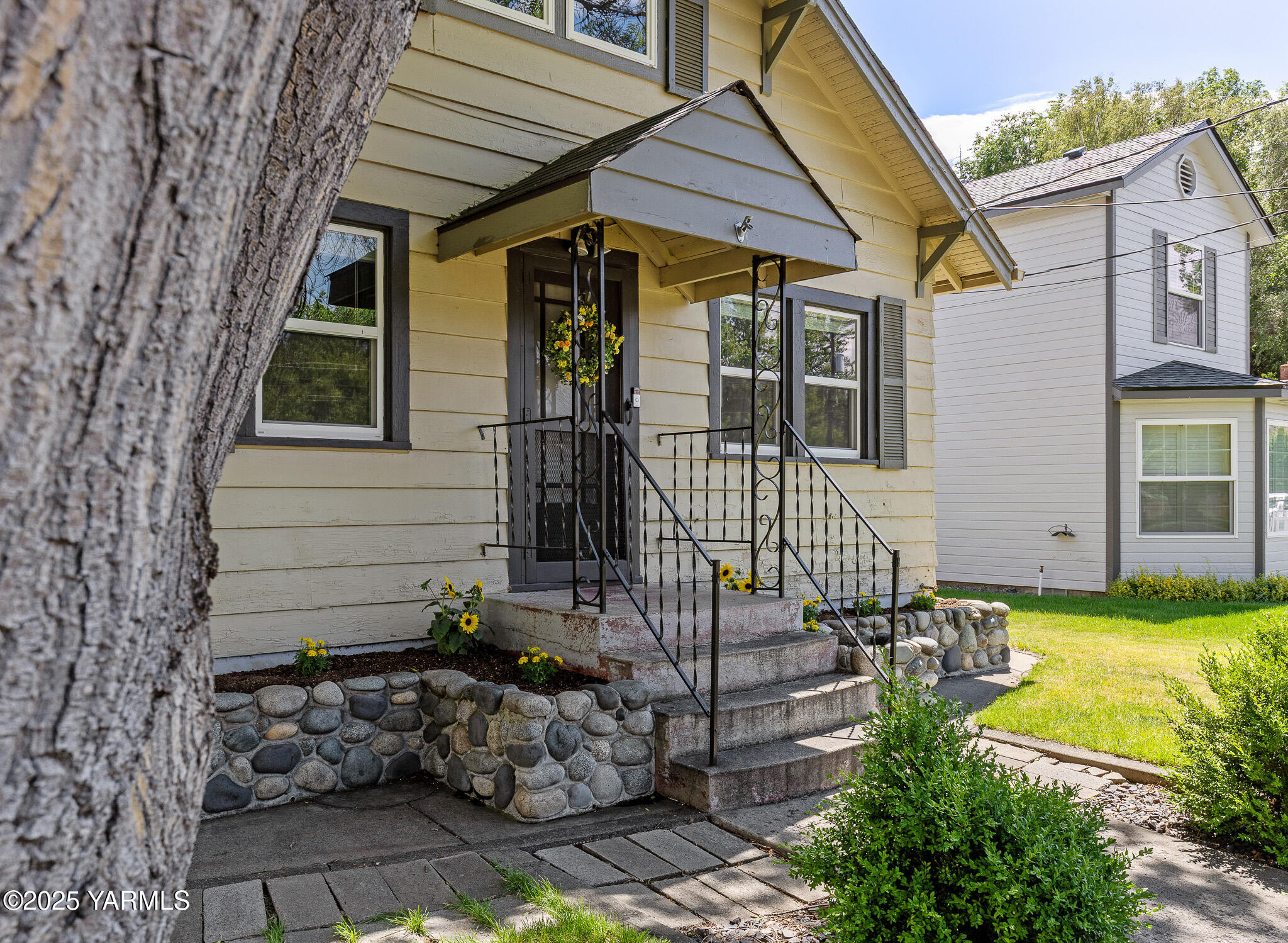 319 Naches Ave