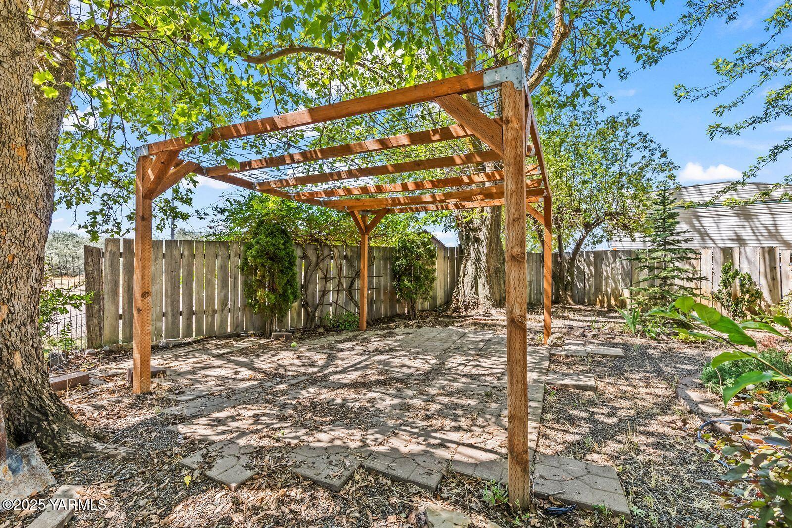 754 Kings Ln