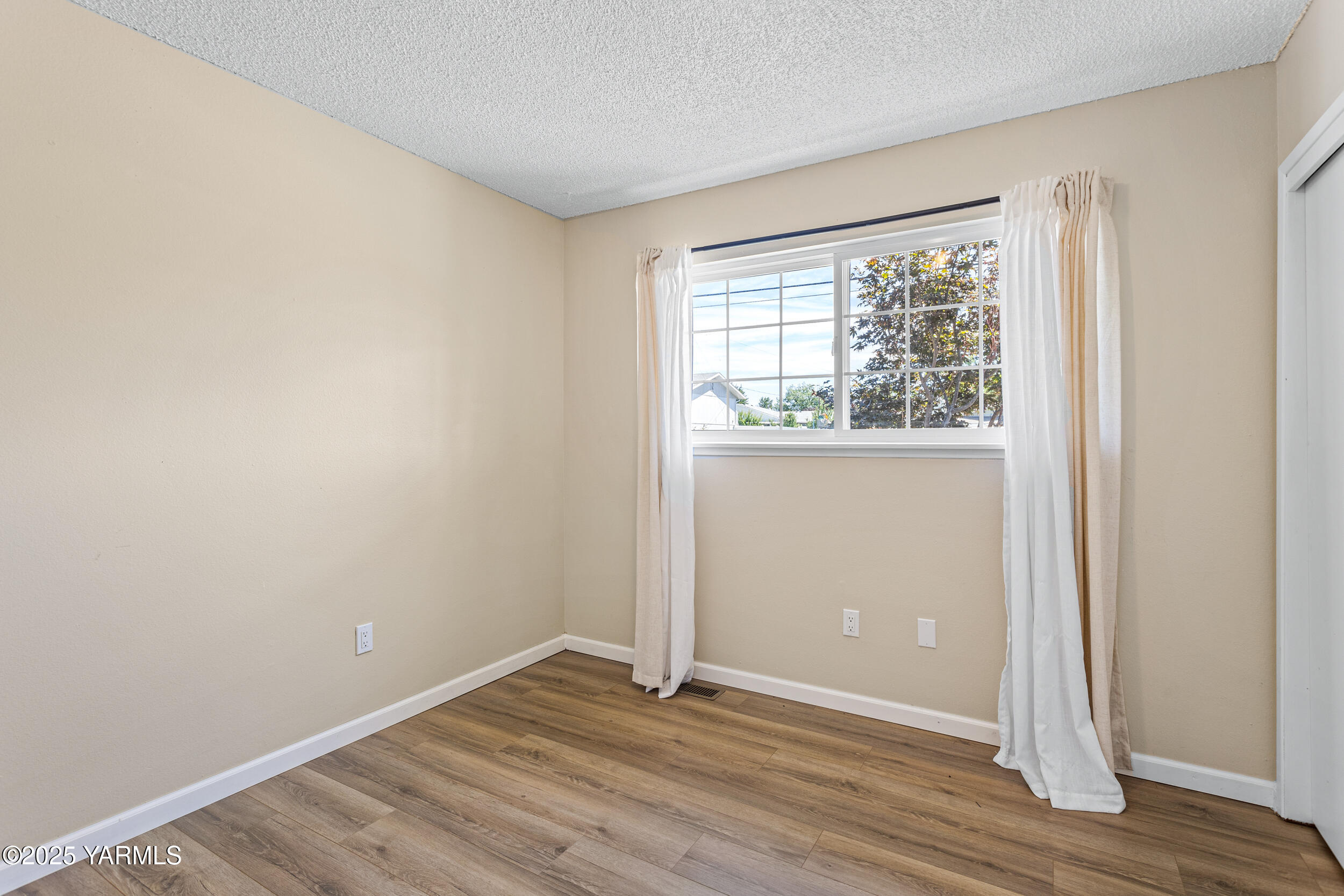 1416 S 34th Ave