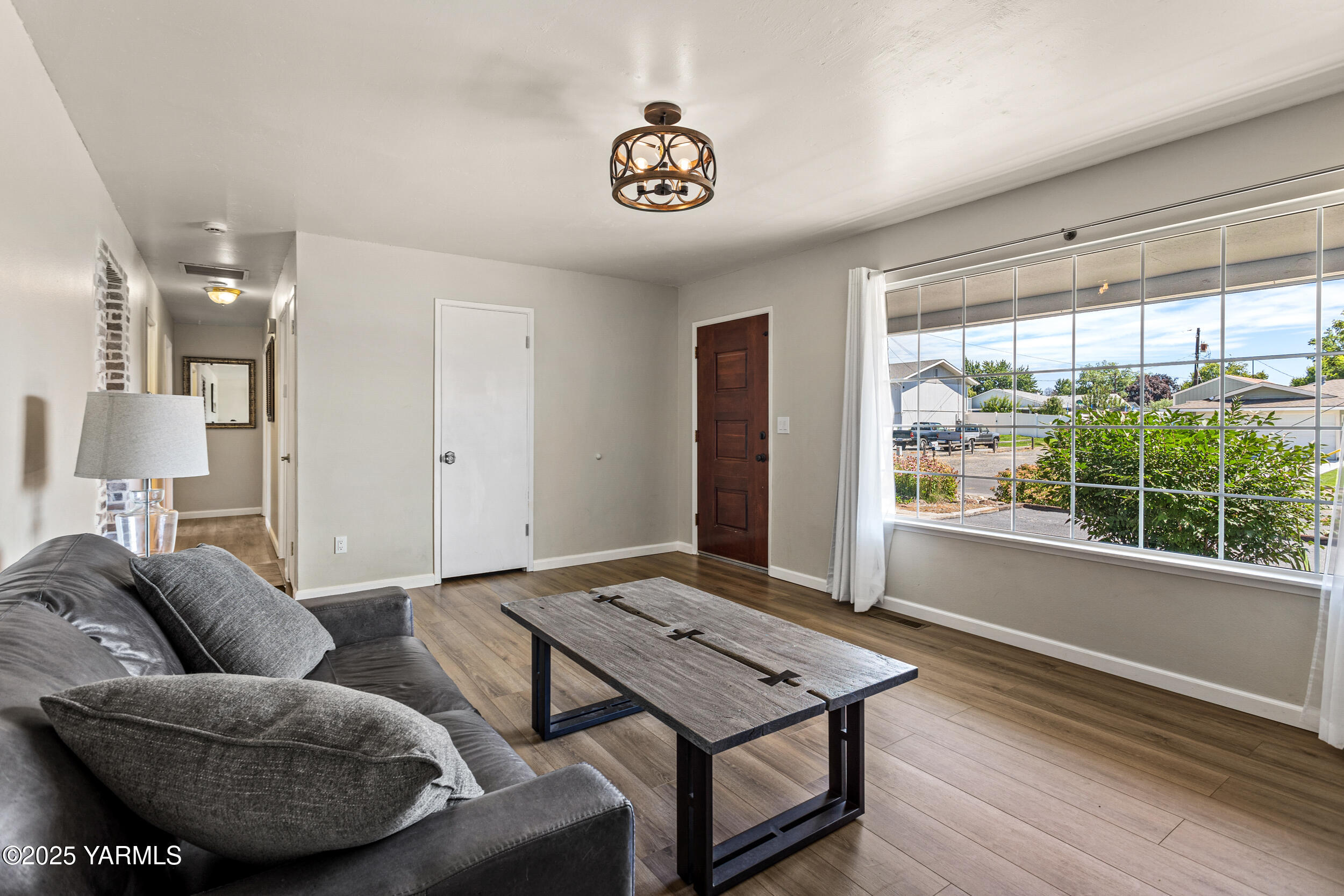 1416 S 34th Ave
