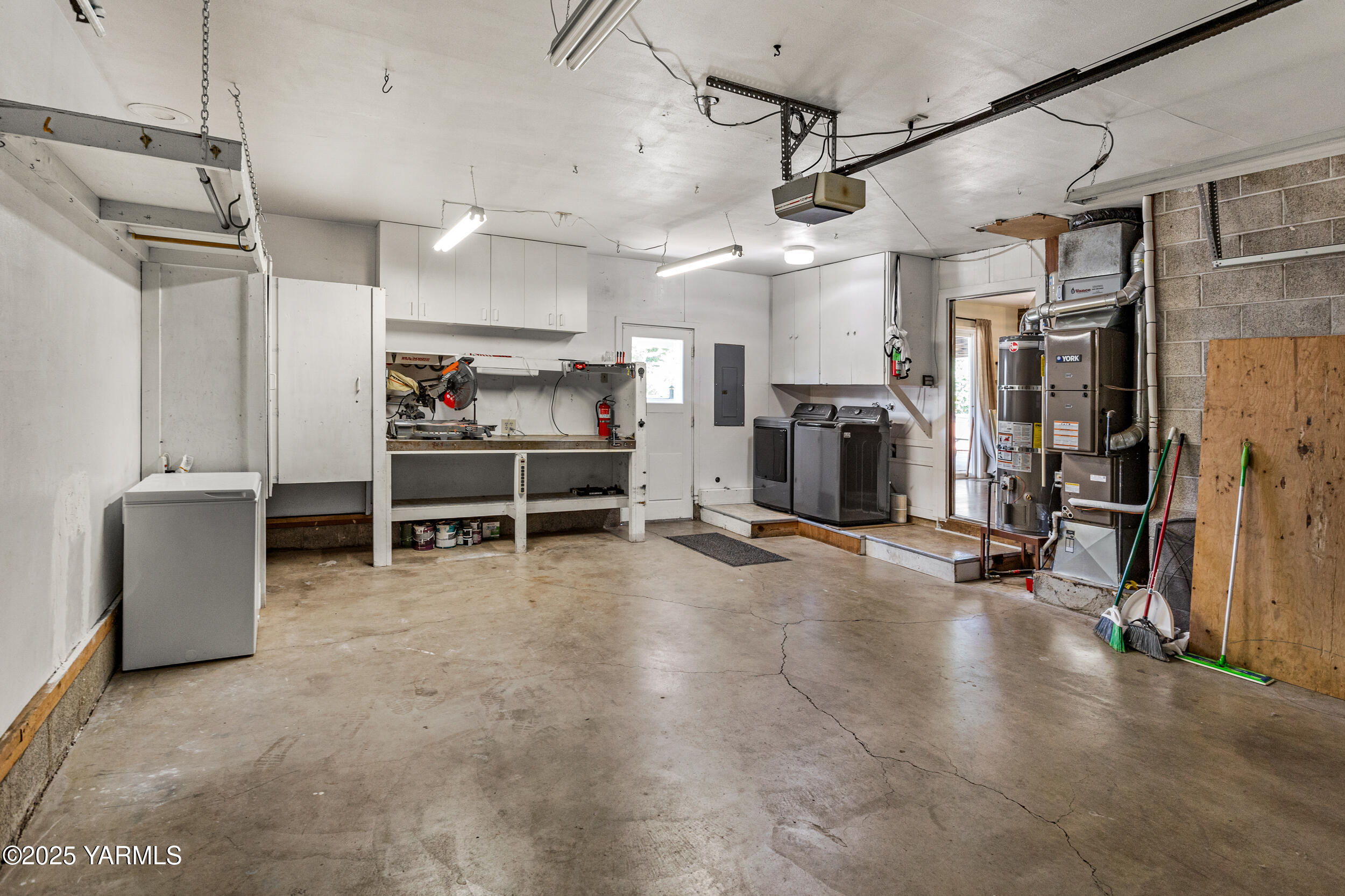 1416 S 34th Ave