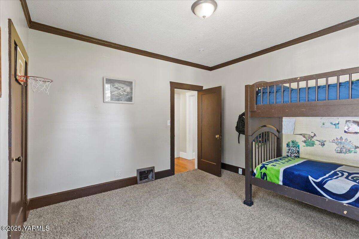210 S 18th Ave