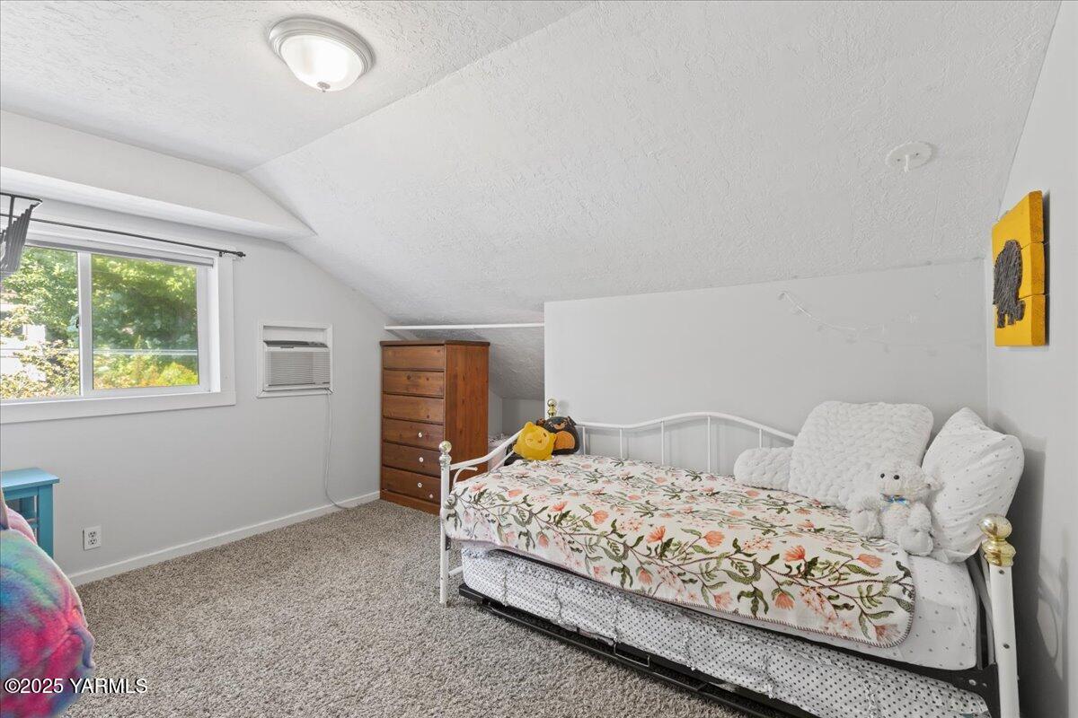 210 S 18th Ave