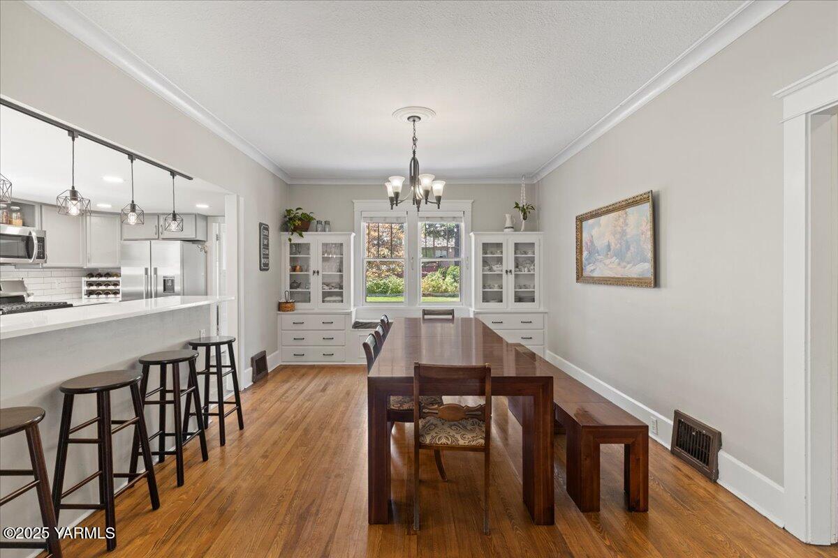 210 S 18th Ave