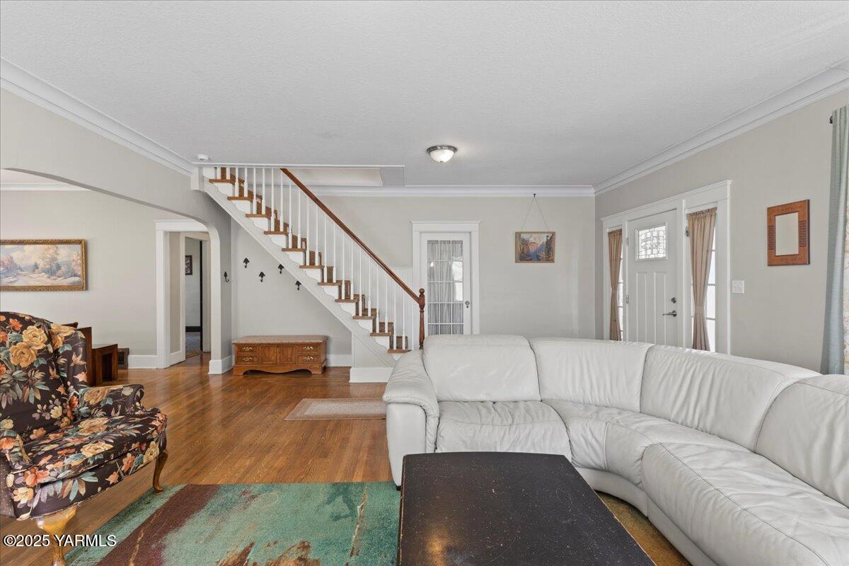 210 S 18th Ave