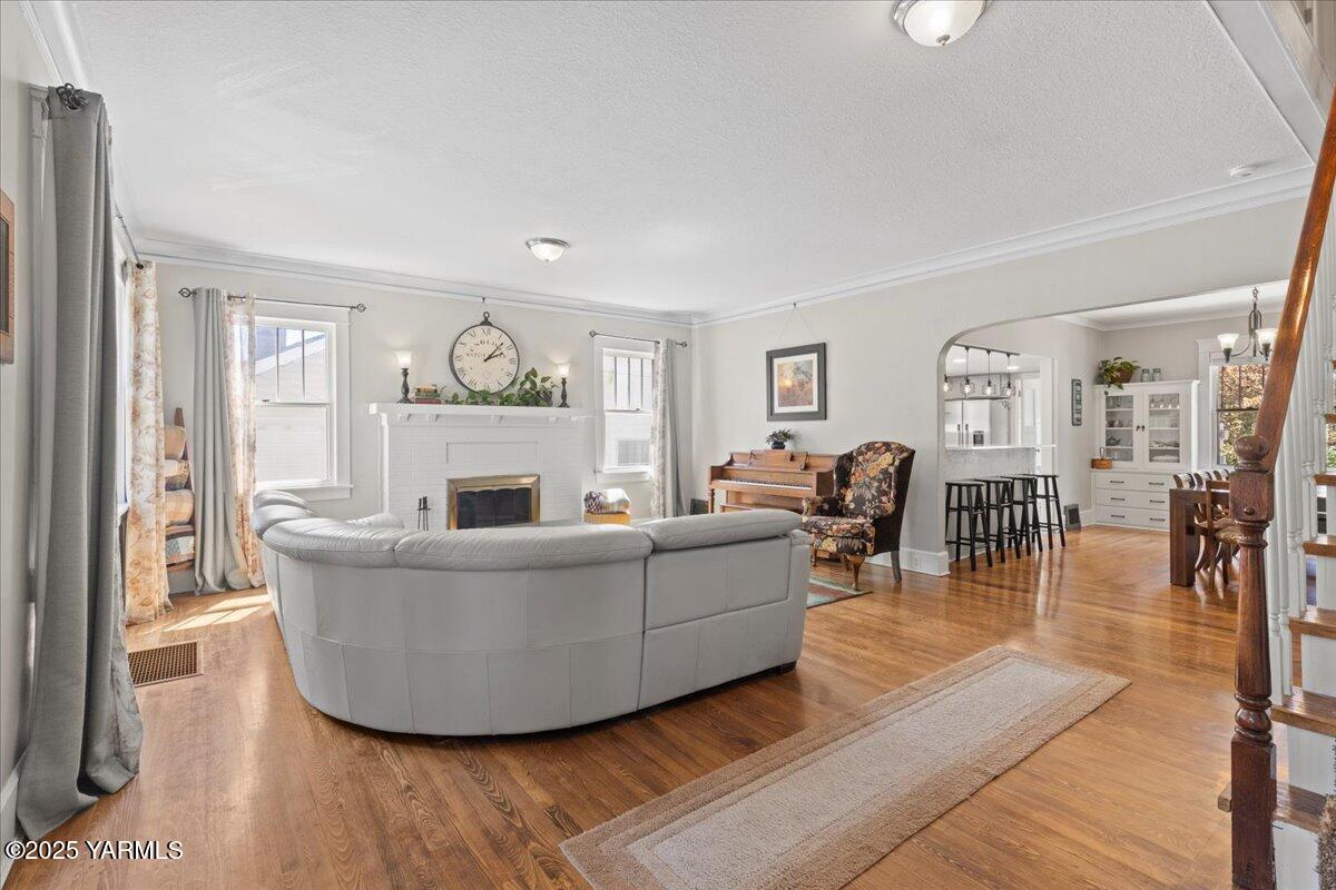 210 S 18th Ave